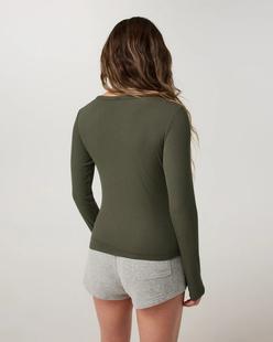 Vuori Women's Long Sleeve Pose Subtle Scoop Alternate View